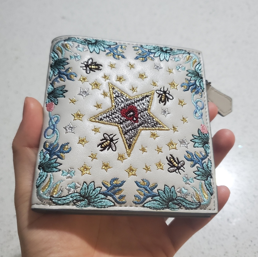 Calf leather embroidered fold wallet